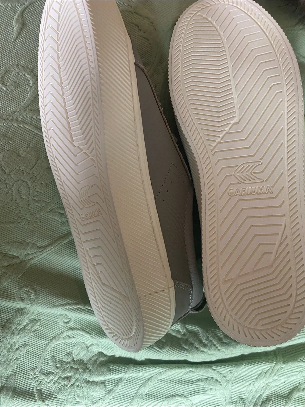 Cariuma Grey Low-Top Sneakers with Lime Green Insoles